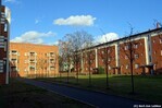 Hof met binnentuin, rechts de ingangen van Windsorer Strasse.
<br/>
Gert-Jan Lobbes, 2020